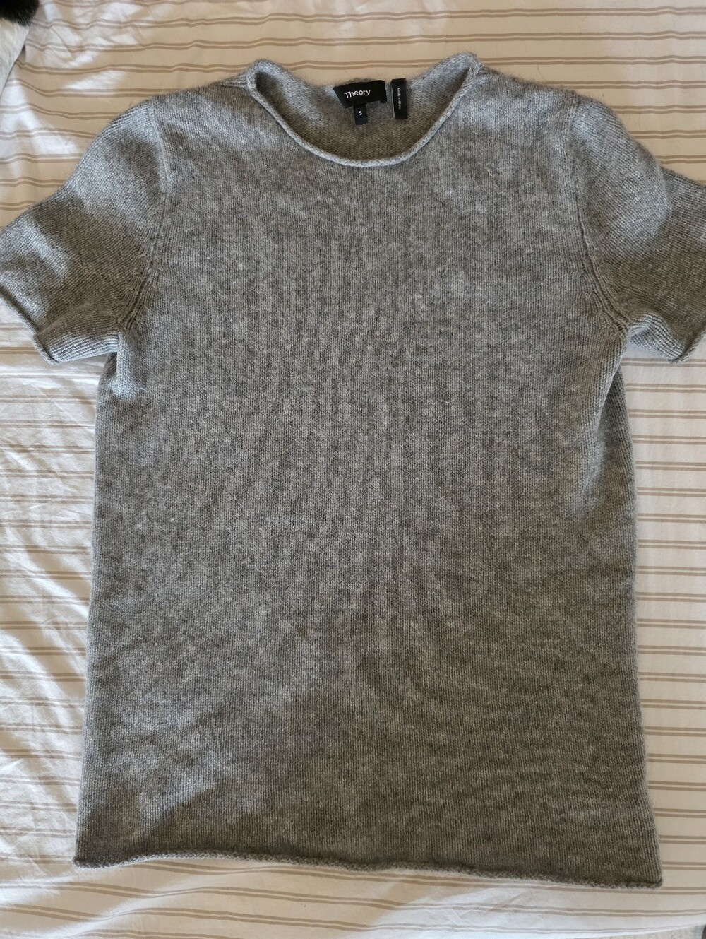 Theory 100% Cashmere Short Sleeve Tolleree Sweater Gray Size Small - Picture 3 of 7